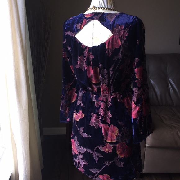 Skies Are Blue Long Sleeve Dress - Picture 5 of 8